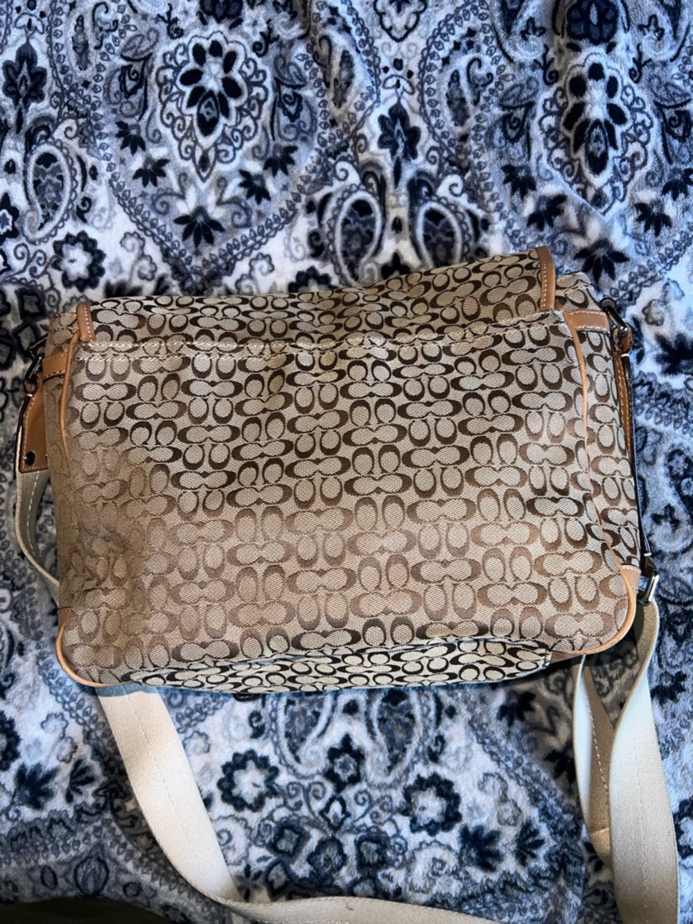 Coach Brown Signature Canvas Messenger Bag with Tan Trim - Picture 3 of 8